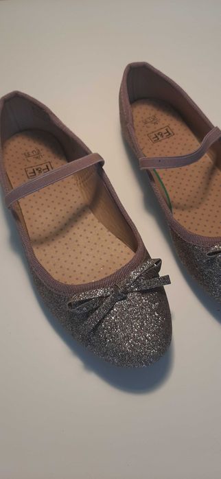 Brokatowe pantofelki dla księżniczki roz. 33