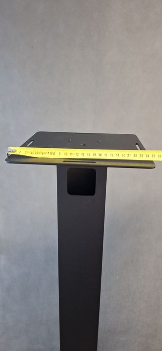 Towery pod głowy stendy słupki