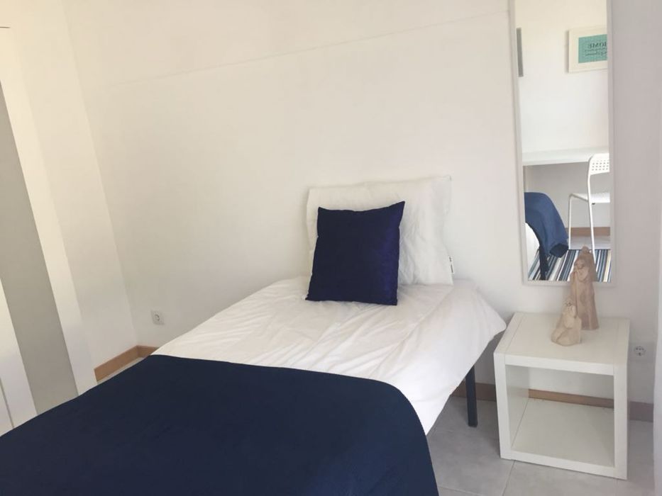Quarto individual com terraço em Arca D’Água - internet incluída