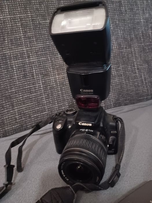 Aparat canon z lampą