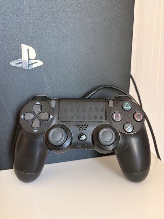 Dias Playstations 4 Pro 1TB