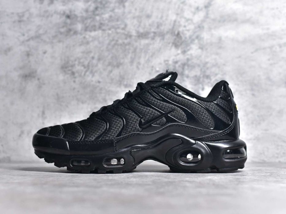 Nike Air Max Plus Triple Black-Rozmiar 40