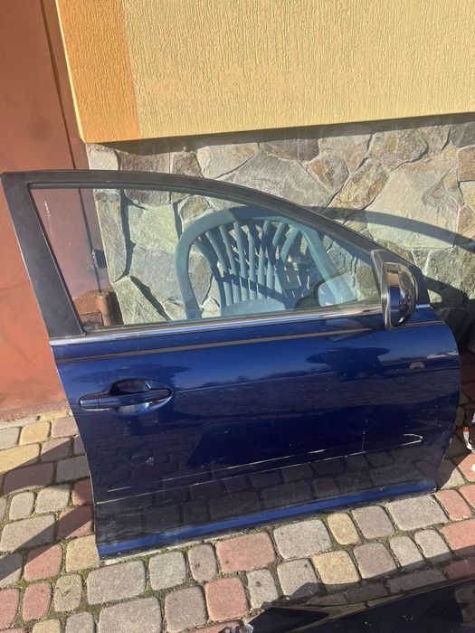 Двері тойота авенсіс