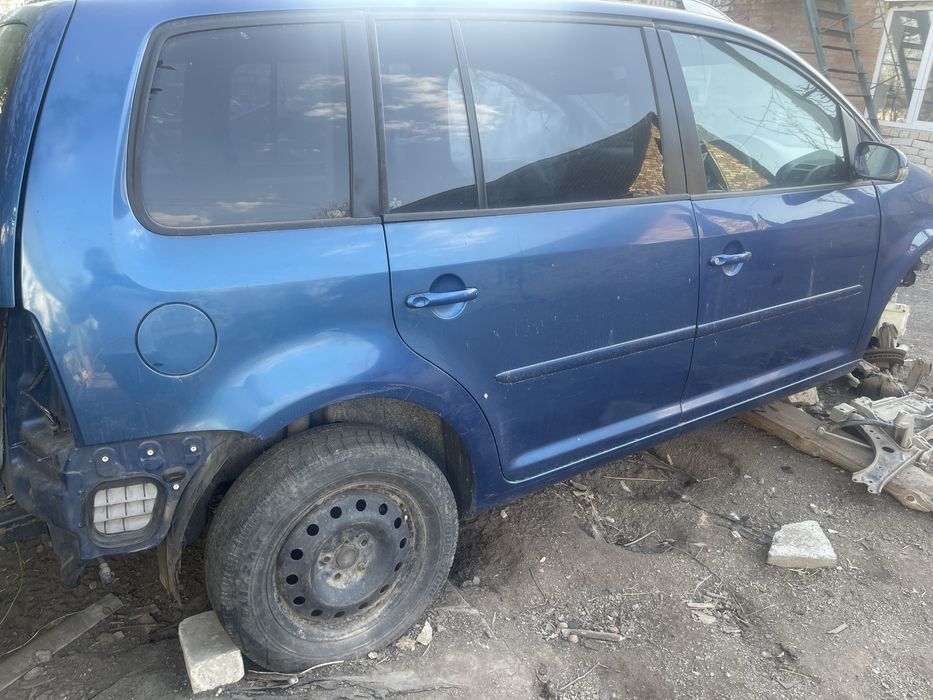 Кузовні деталі четверть криша двері Volkswagen Touran