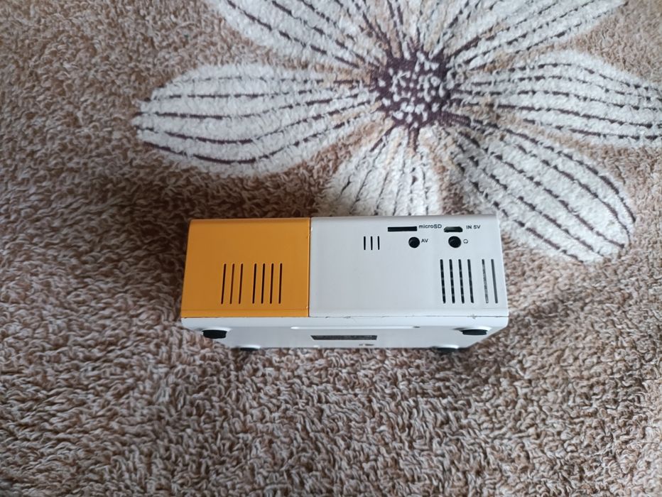 Міні-проектор YG 300 LED б/у з комплектом