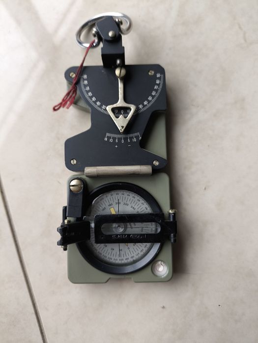 Bússola e clinómetro suíço Meridian (INCA 15.8934) – Verde azeitona –