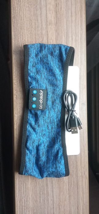 Повязка на голову з наушниками.