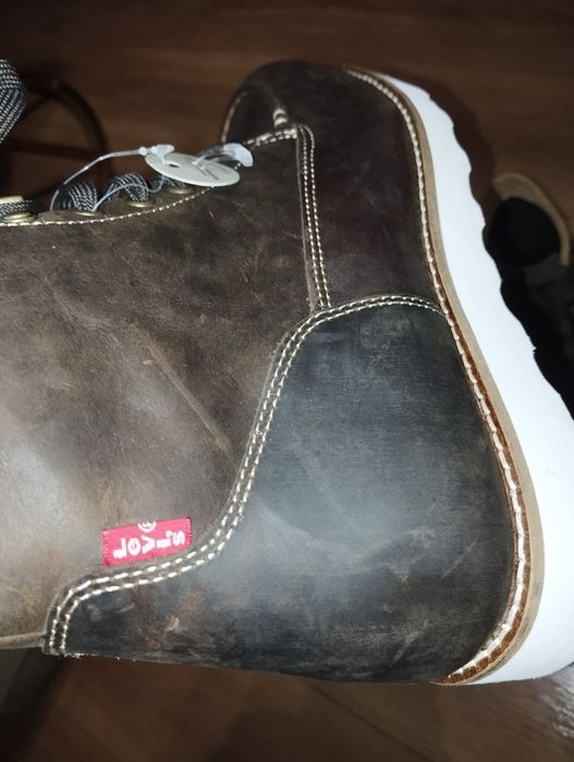 Levi's buty skórzane męskie rozm.44 nowe.