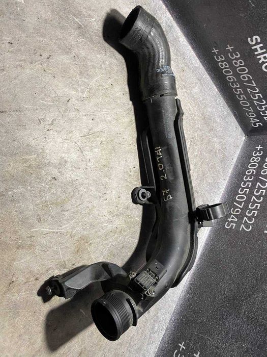Патрубок інтеркулера з датчиком тиску VW Passat B7 2.0 TDI