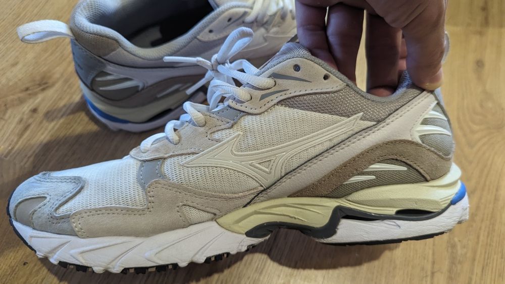 Mizuno wave rider 10