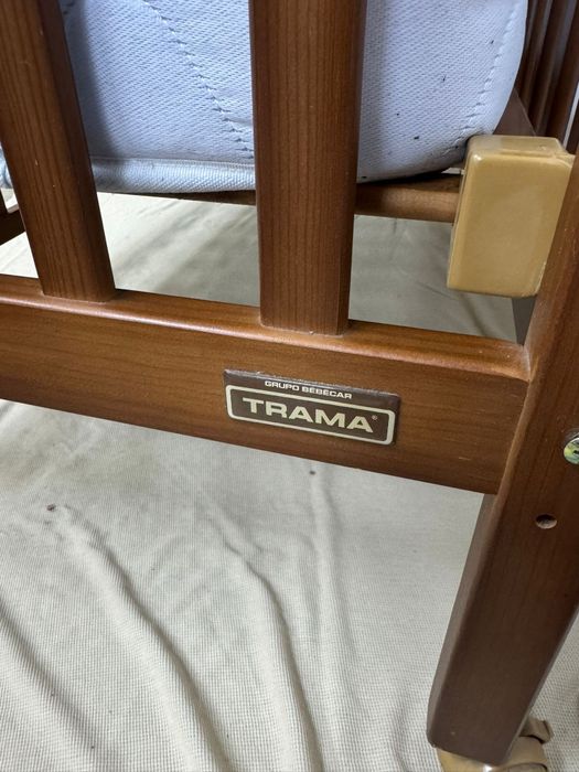 Cama/ berço de bebé com colchão