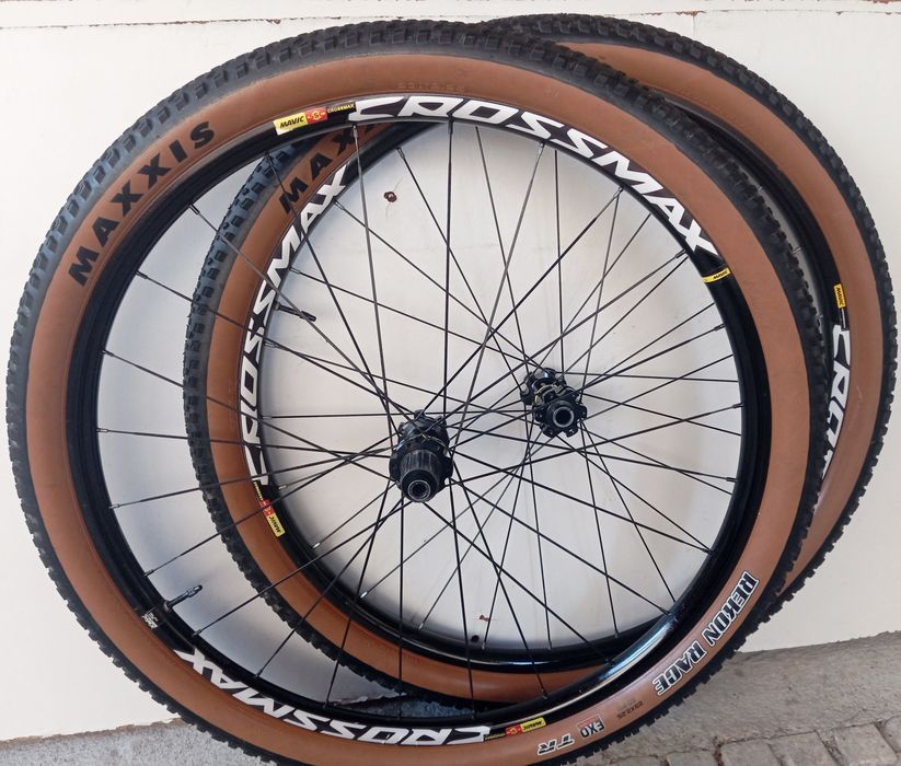 J-Bikes Mavic Crossmax ST 29/ Rodas29 Carbon Bontrager Kovee Boost