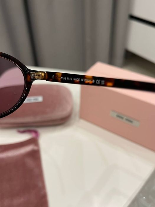 Солнцезащитные очки Miu Miu