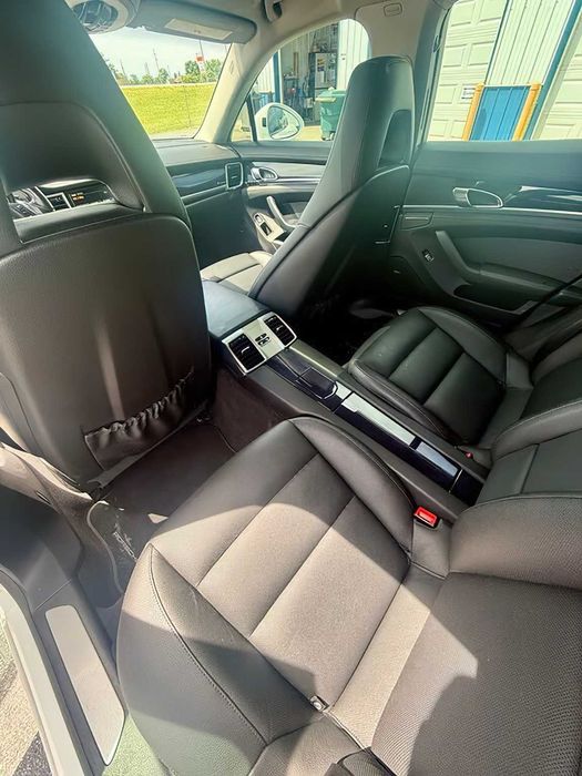 Porsche Panamera 4S      2015