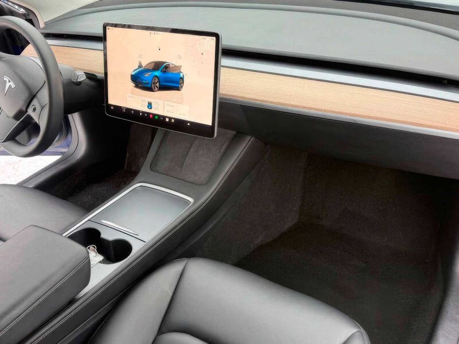 Tesla Model 3 Long Range      2023