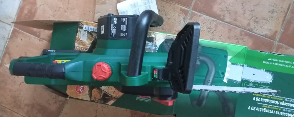 Motosserra com bateria de 4Ah Parkside 20V