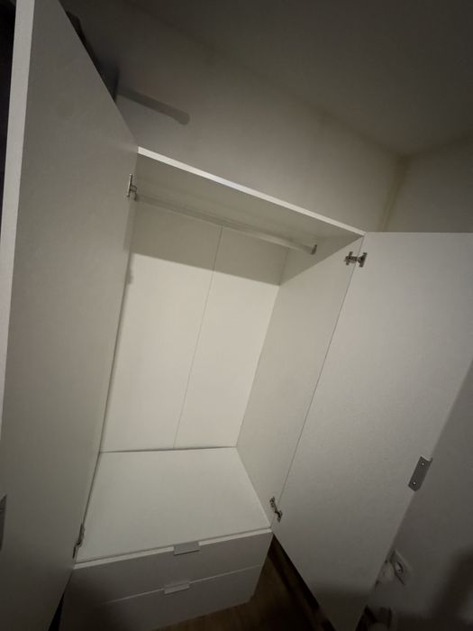 Roupeiro Branco com 2 Portas de Bater e 2 Gavetas