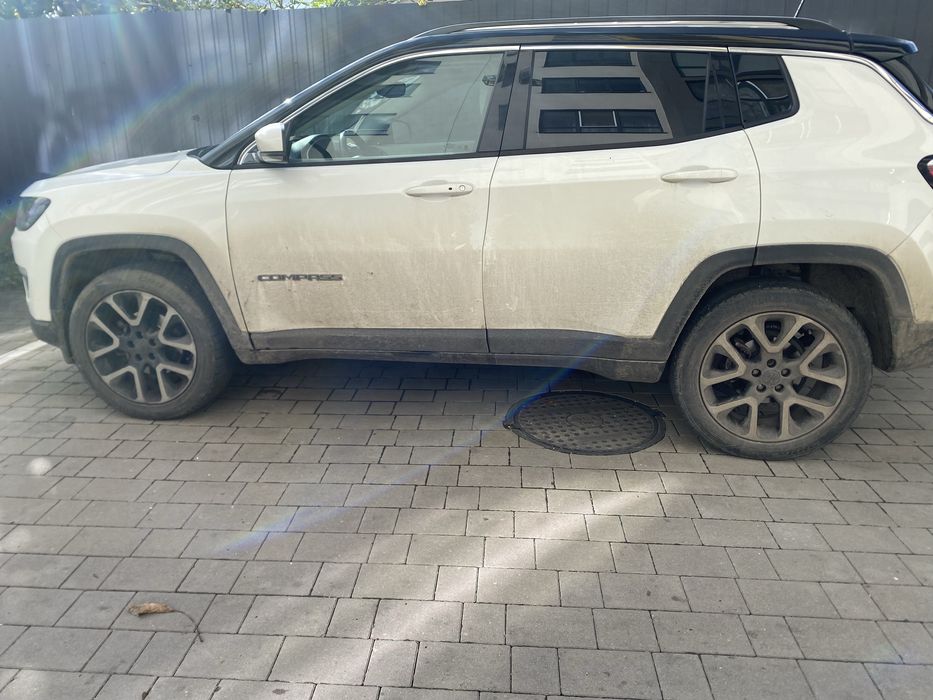 Шини автомобільні R 19