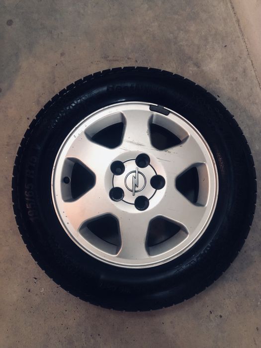 Pneu opel zafira como novo