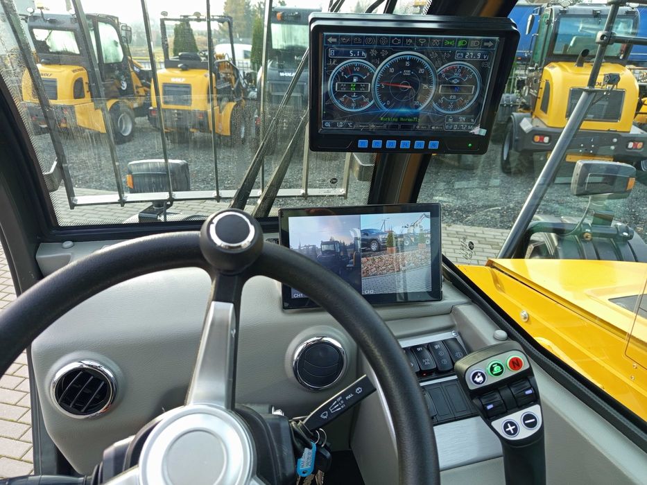 Ładowarka teleskopowa WOLF 3350T udźwig 3,5 T, wys. podnoszenia 7 m.