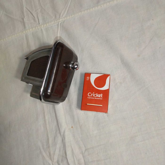 Бакелітова попільничка з американського автомобіля 1930-1950 років