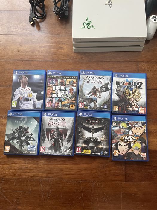 Ps4 Pro 1 TB, com 2 comandos e 8 jogos CD