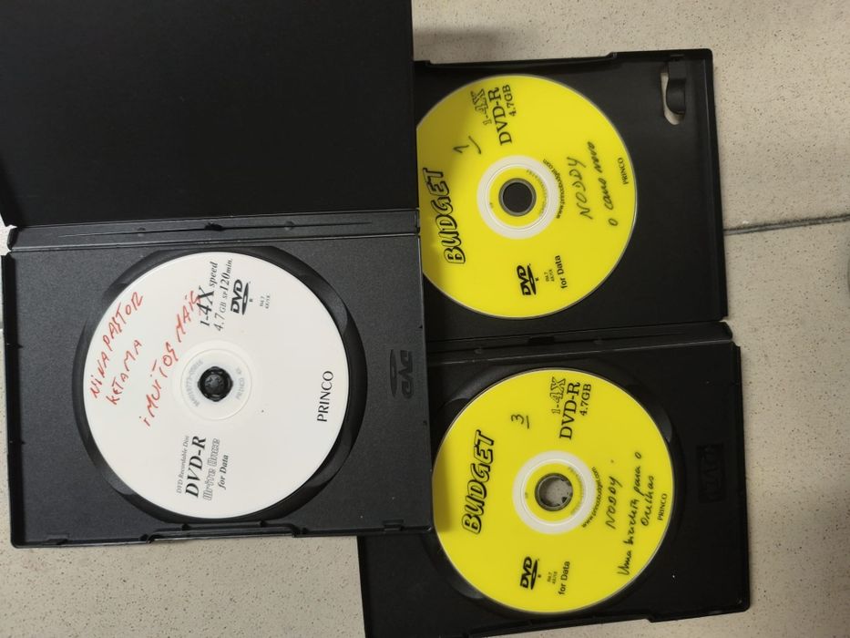 DVDs e cassetes bjs