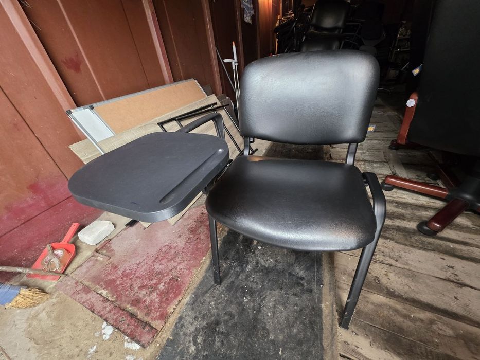 Продам стільці ISO з відкидними столиками!