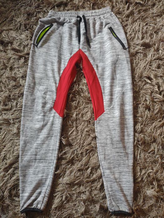 Okazja !  Sportowe  spodnie  treningowe  dresy  GYMSHARK   M