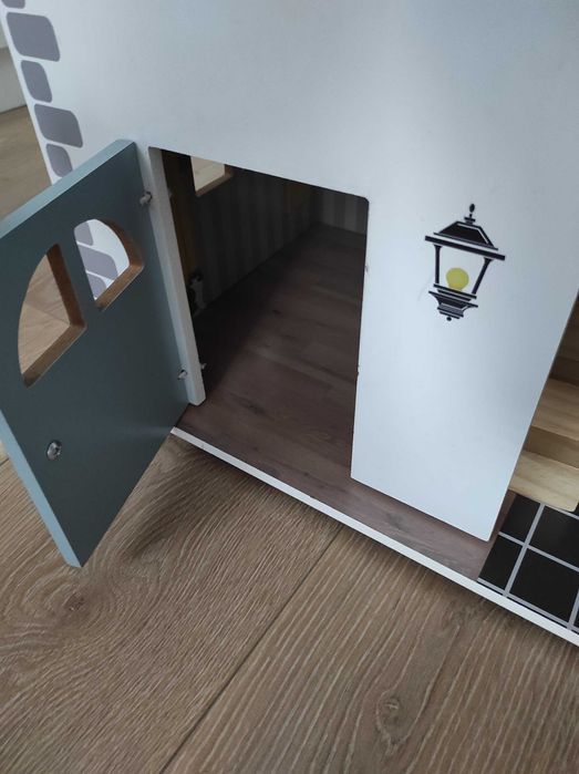 Domek drewniany dla lalek / figurek