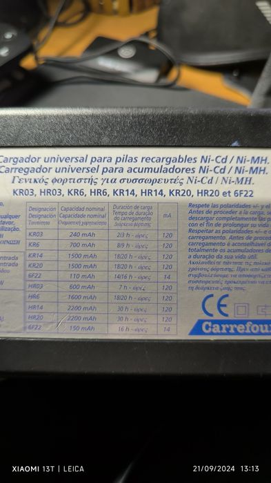 Carregador de pilhas universal