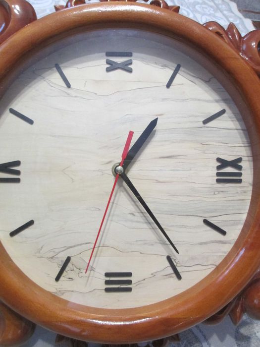 Часы деревянные резные из дерева. Дерев'яний годинник із дерева.