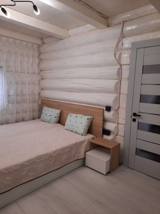 Затишний  будинок у центрі міста подобово посуточно