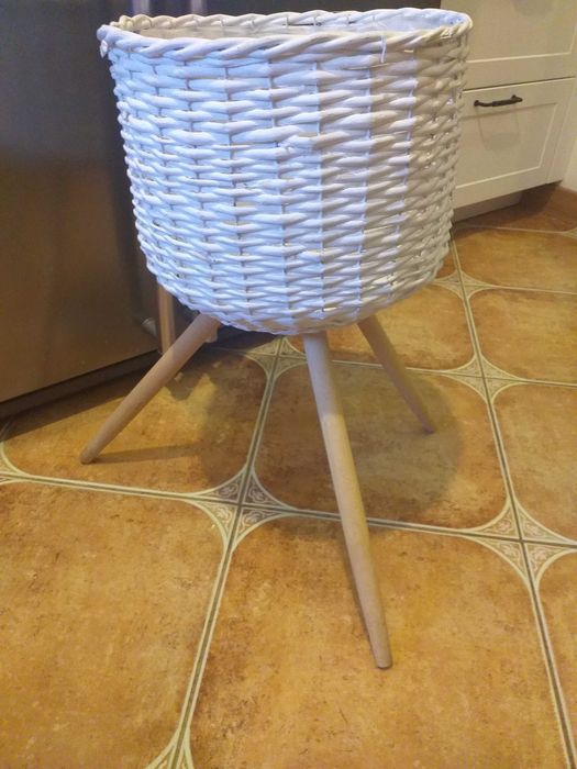 Stojak doniczka osłonka na kwiat rośliny