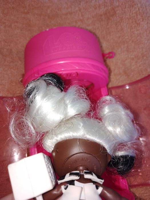 Ляльки LOL в капсулах