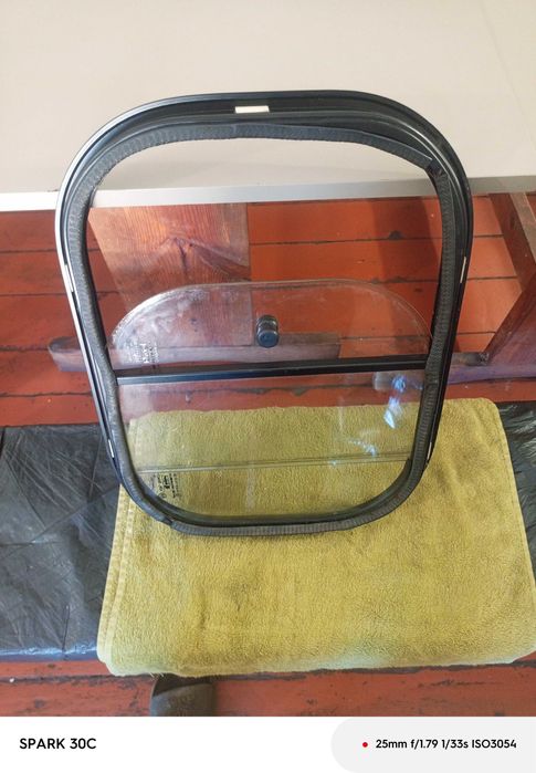 Запчастини , скло з рамою від мерседес , made in Spain