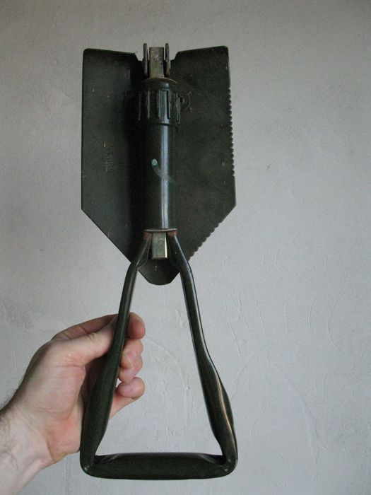 Лопатка сапёрная складная лопата. Складна саперна лопатка