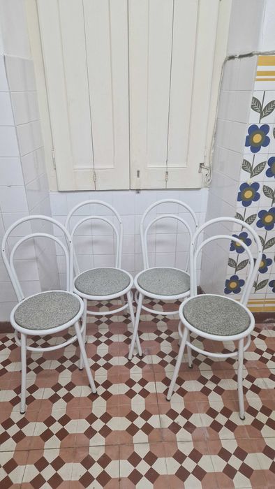 Conjunto mesa + 4 cadeiras de cozinha