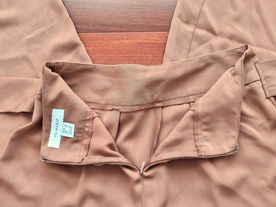 Calças largas castanhas/ caramelo Primark, tamanho 34 - nunca usadas