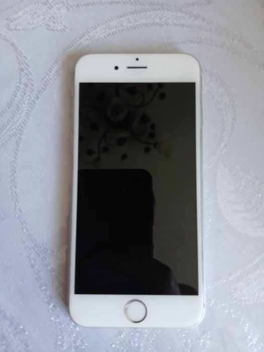 Продаю айфон 6s з чехлом  і зарядкою