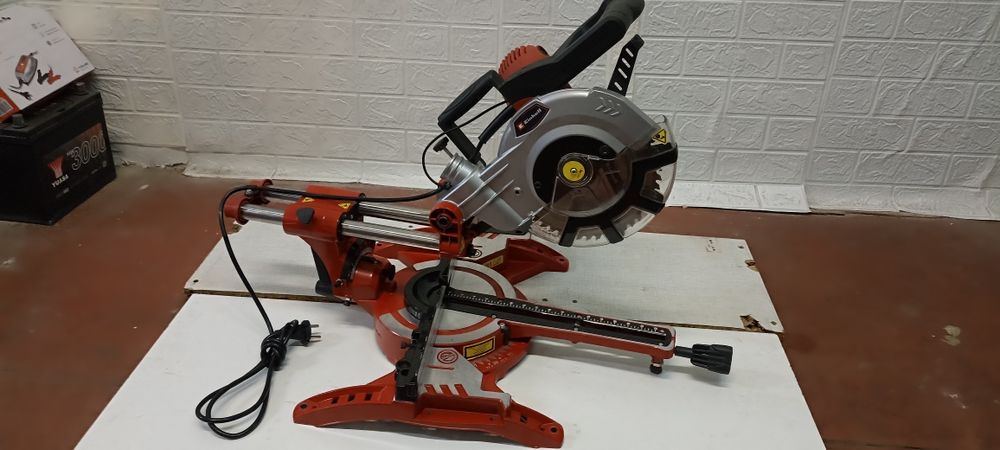 Торцовочная пила с протяжкой Einhell TC-SM 2131/1 из Германии.
