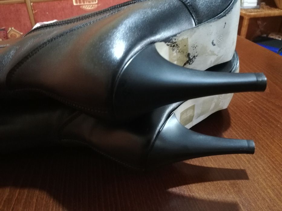 Czarne, skórzane, wysokie szpilki, rozmiar 38.