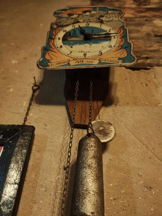 Настінний годинник типу "ходики" . 49років...