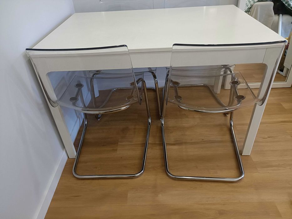 Conjunto mesa e cadeiras jantar