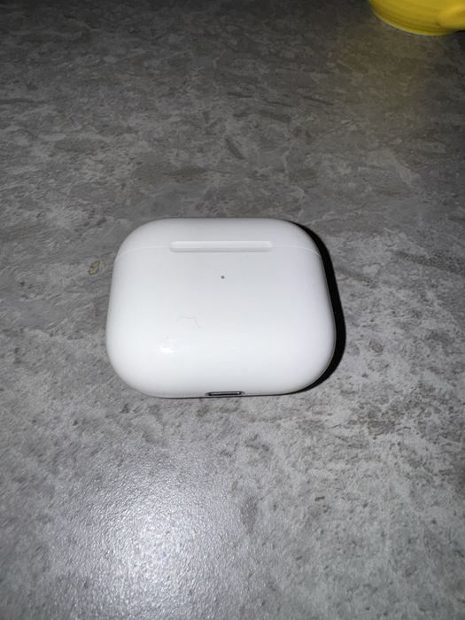 Apple AirPods 3 with wireless charge case
