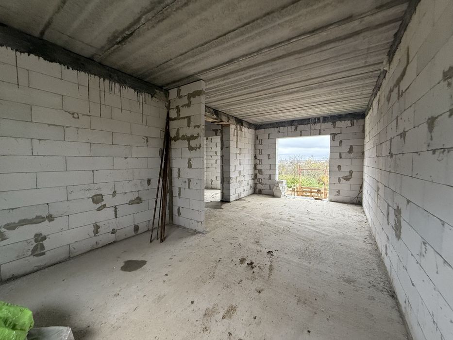 Продам двох поверховий будинок