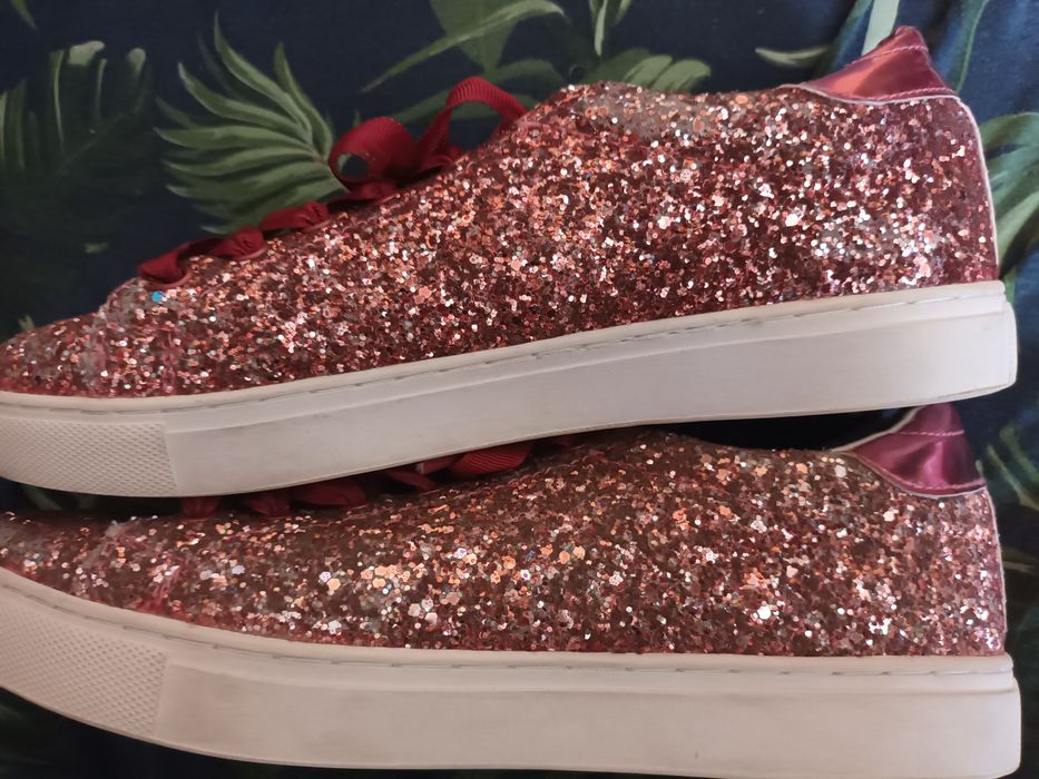 Wygodne butki -Reserved