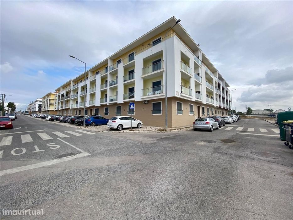 Apartamento T3 com Duas Varandas e Arrecadação, no Pinhal Novo