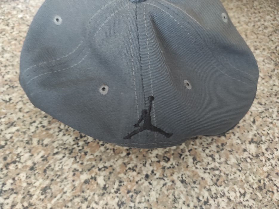 Boné de homem desportivo