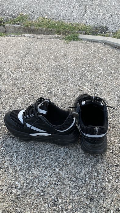 Estou a vender Dior b22 usado mas nao ta estragado esta em bom estado